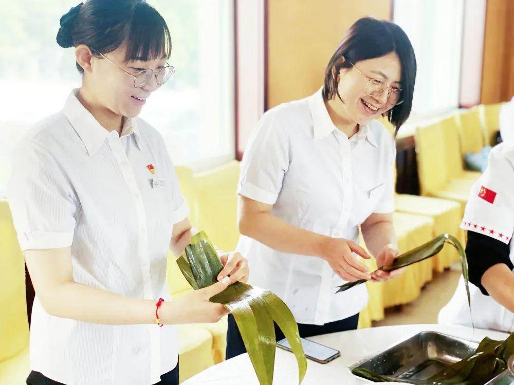交城农商行：组织“清风正气 粽情端午”包粽子比赛暨廉政知识竞赛活动（端午粽子活动主题）